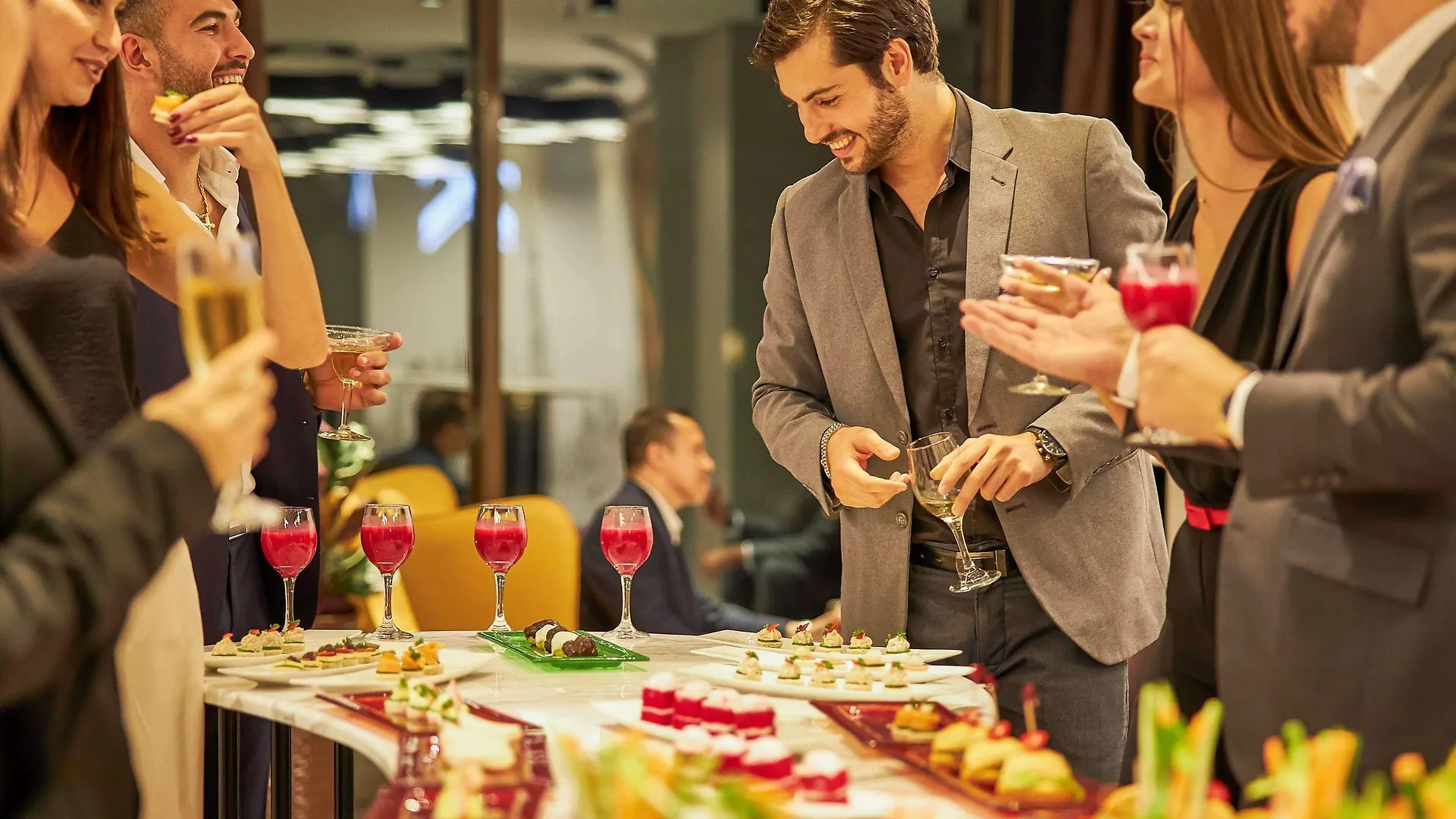 Mercure Hotel Apartments Dubai Barsha Heights 4*,