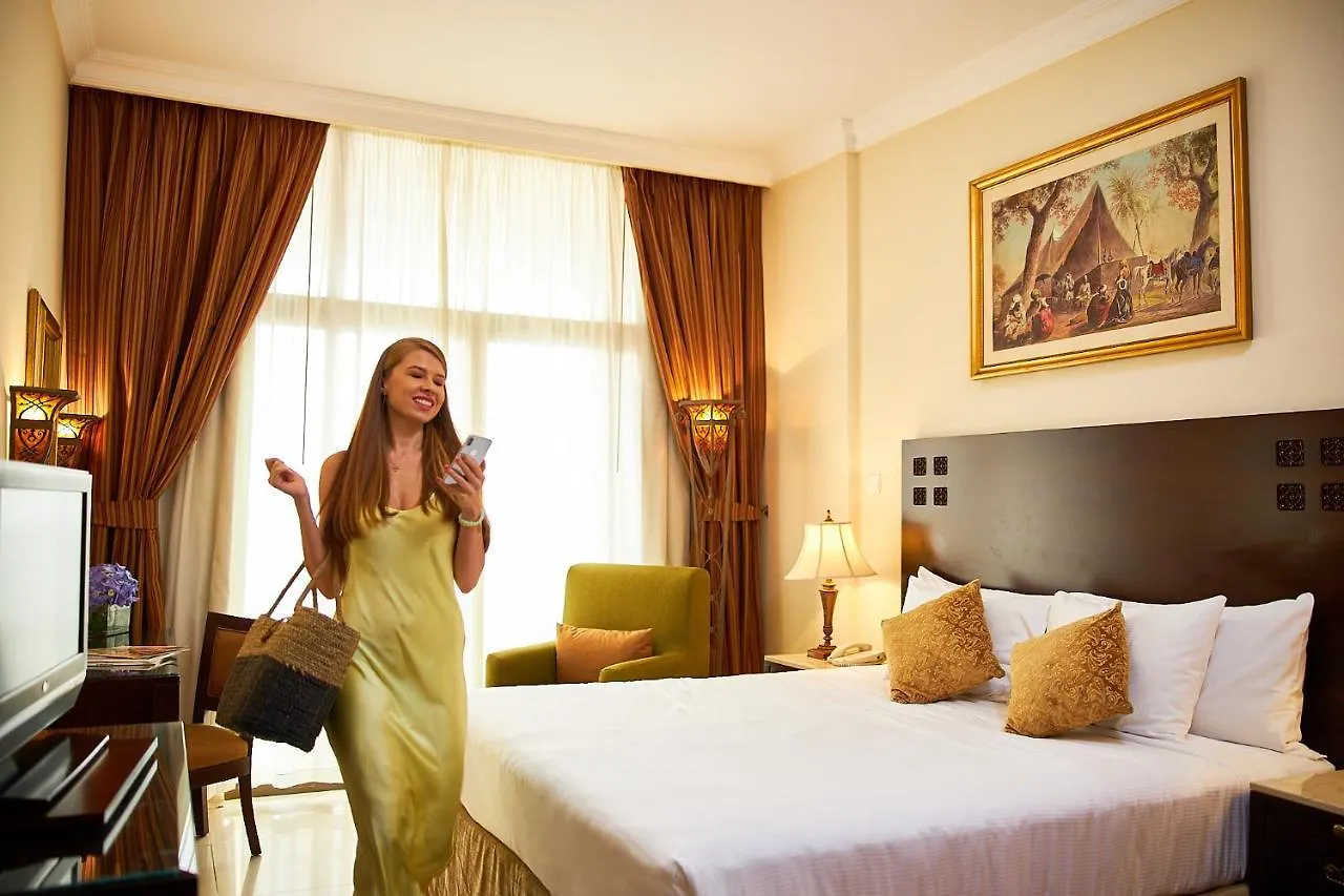 Mercure Hotel Apartments Dubai Barsha Heights 4*,